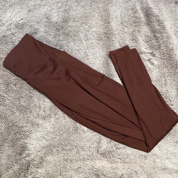 Brown Ribbed Workout leggings - Picture 2 of 5